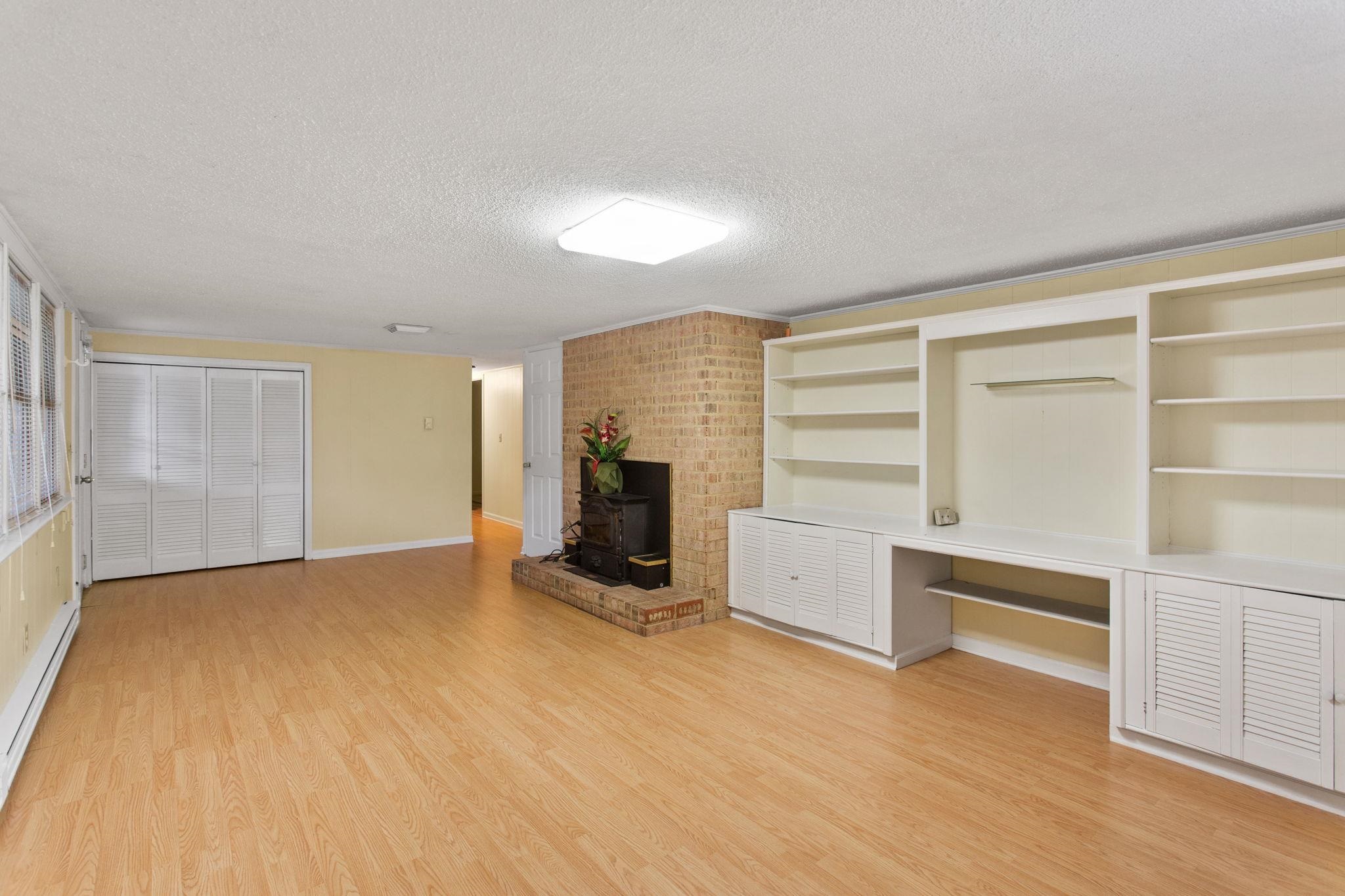 206 BELMONT DR