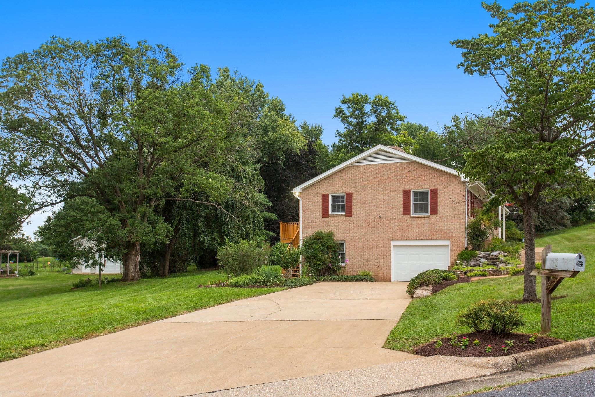 206 BELMONT DR