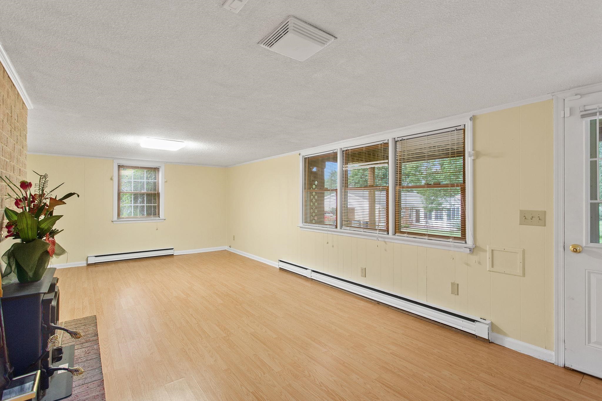 206 BELMONT DR