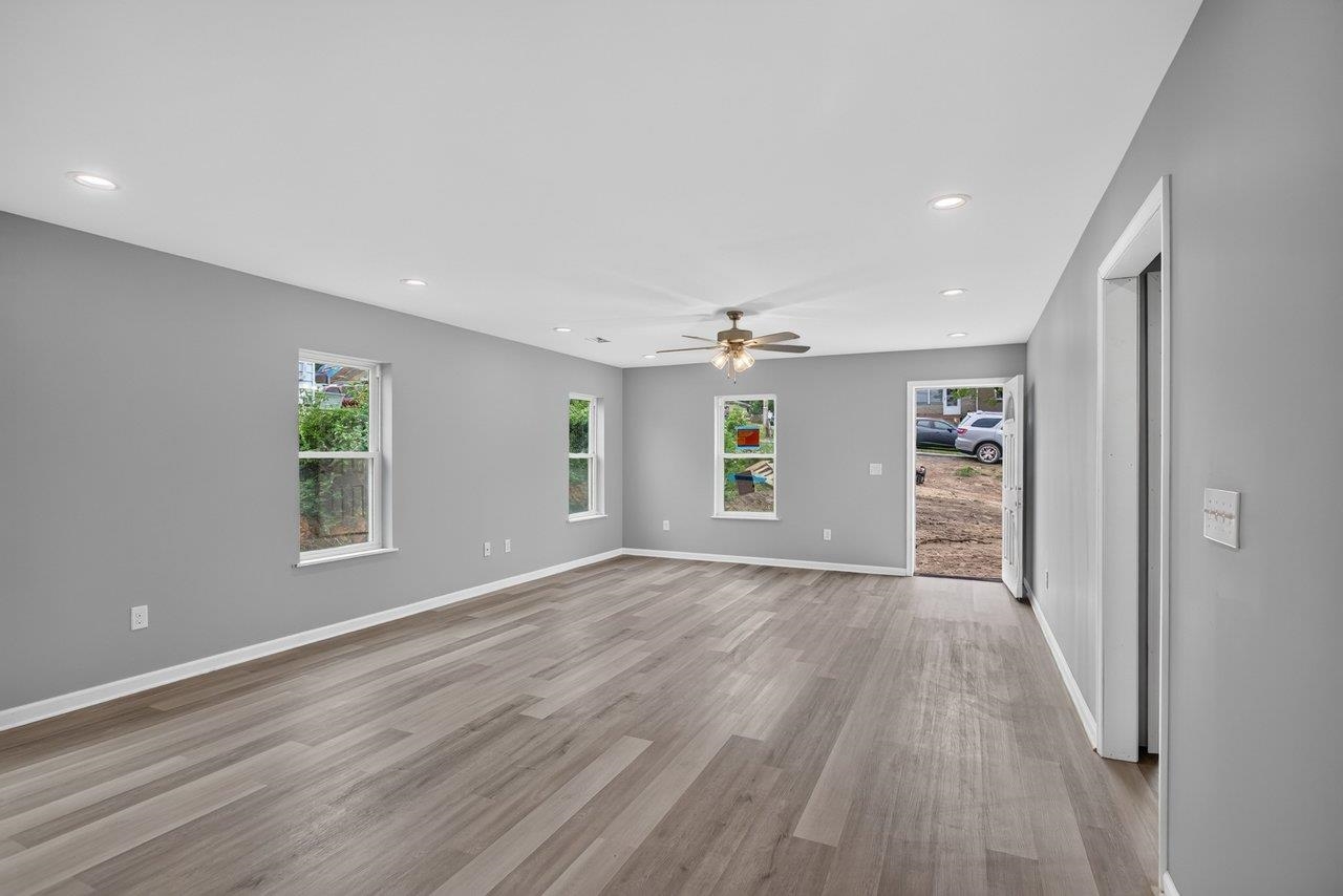 387 TRENTON AVE