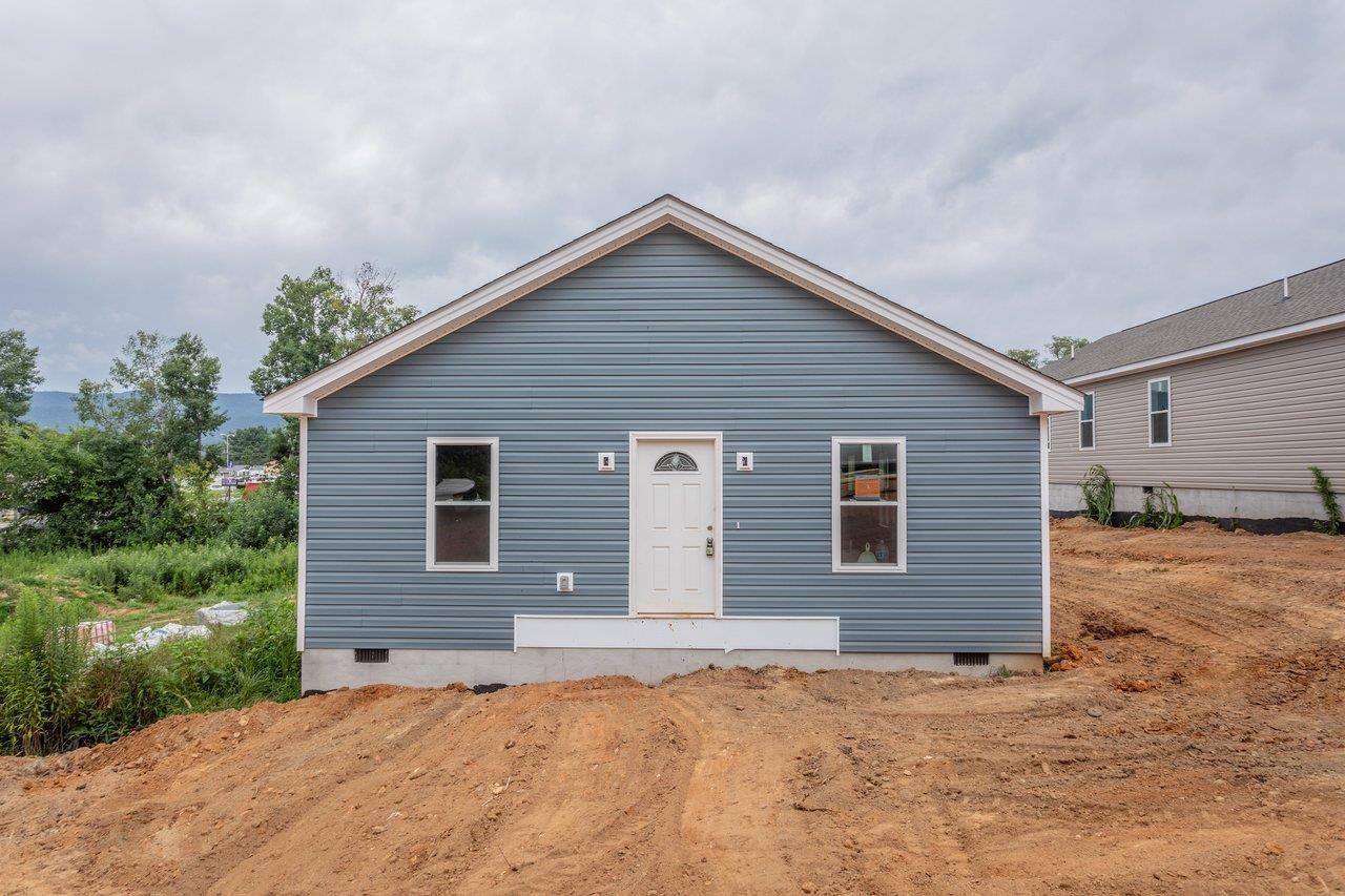 387 TRENTON AVE