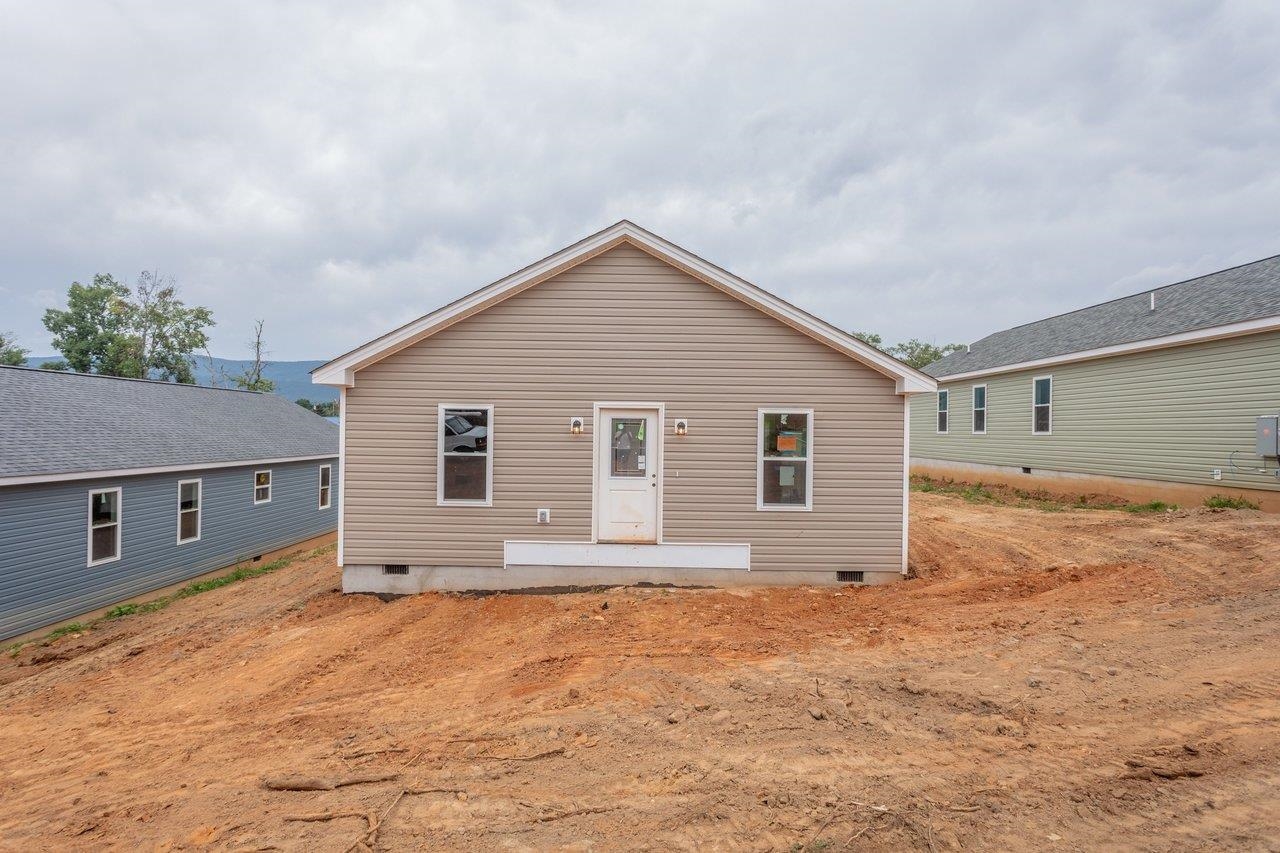 391 TRENTON AVE