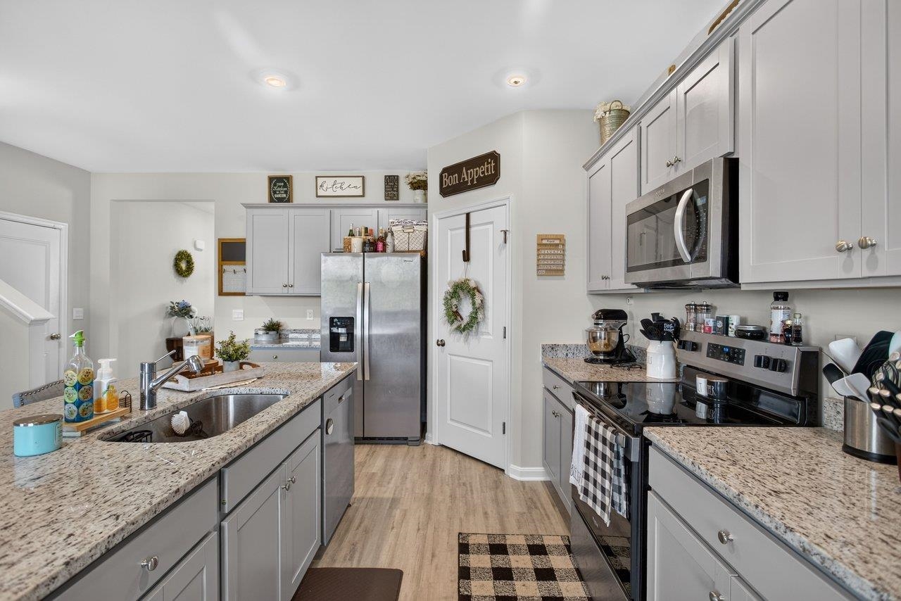 115 WATERFRONT DR