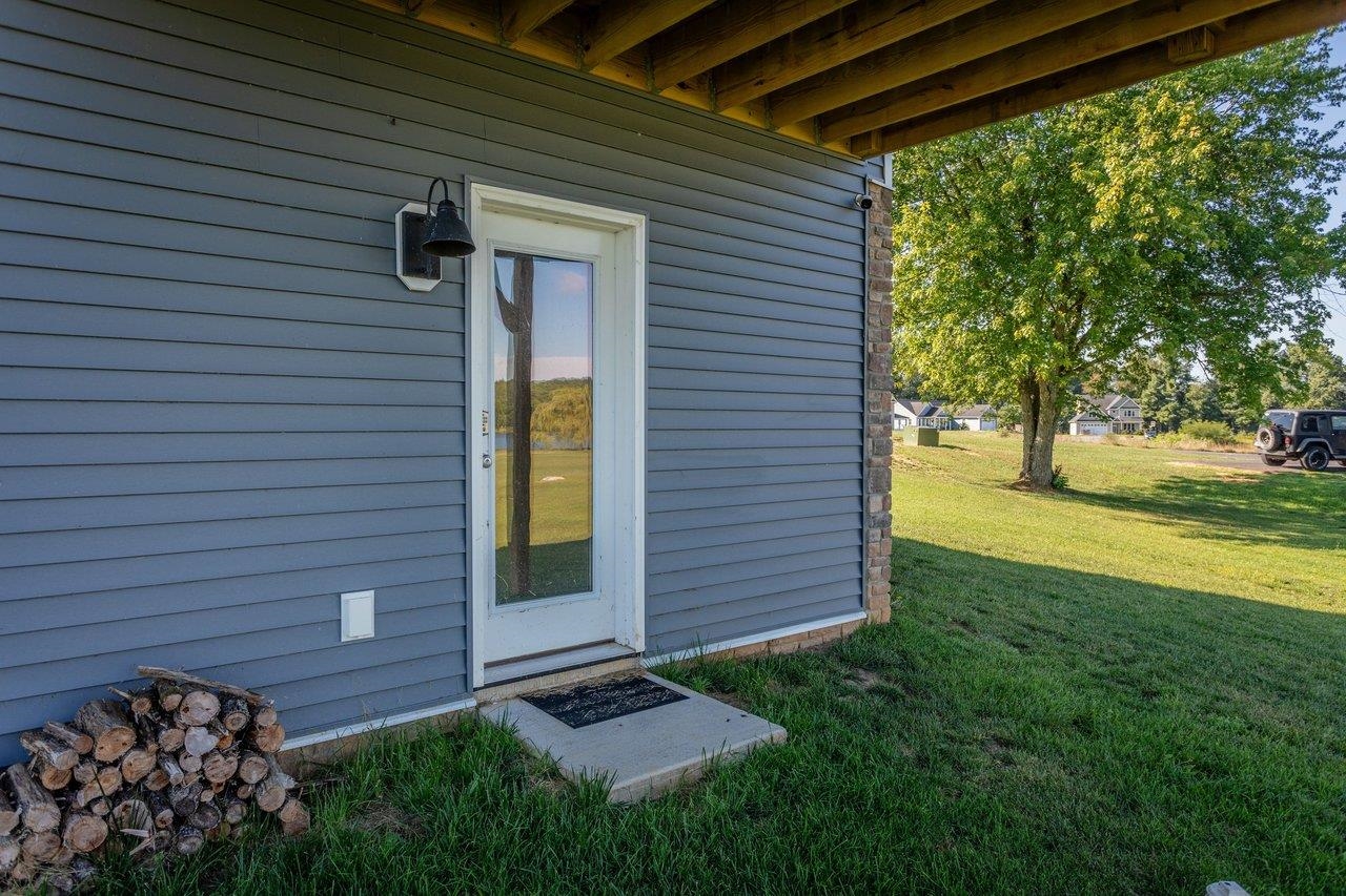 115 WATERFRONT DR