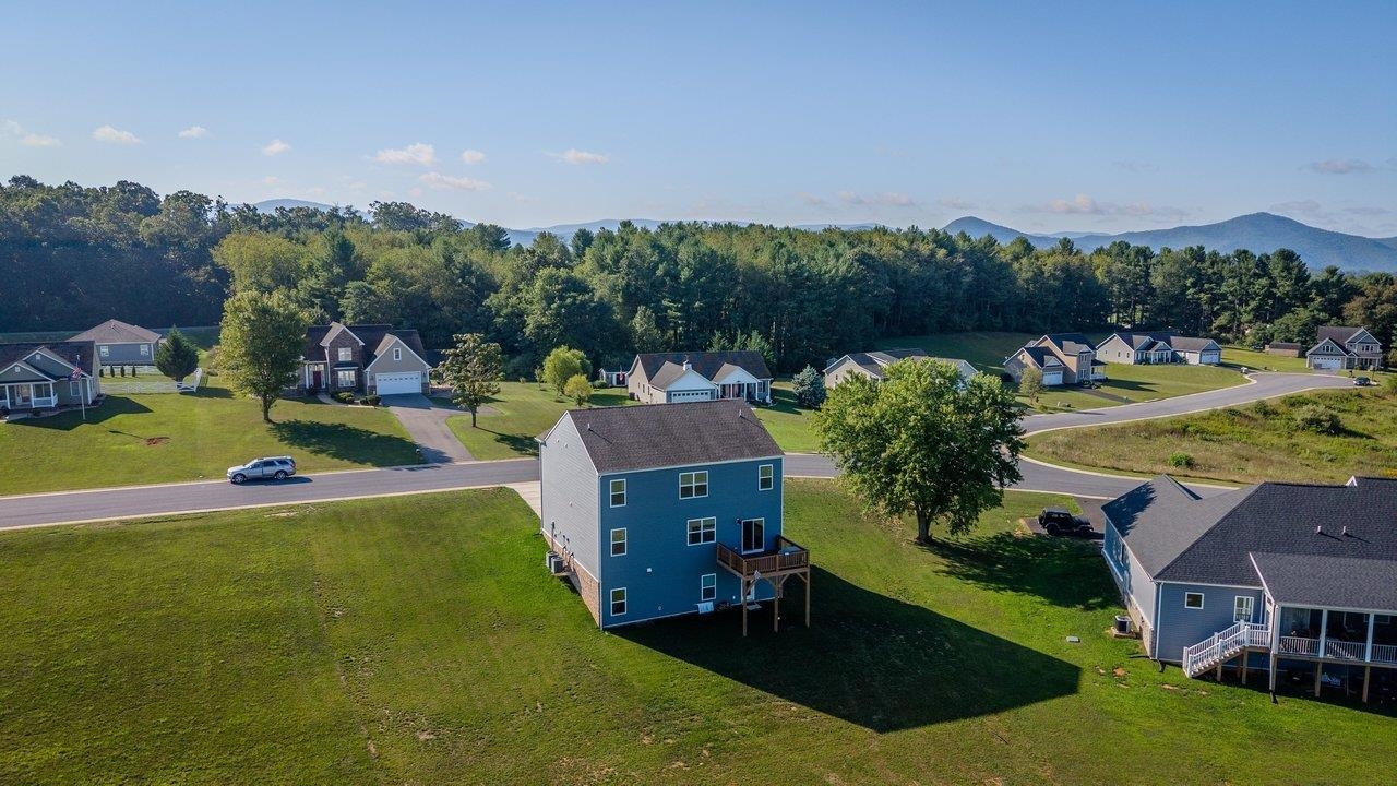 115 WATERFRONT DR