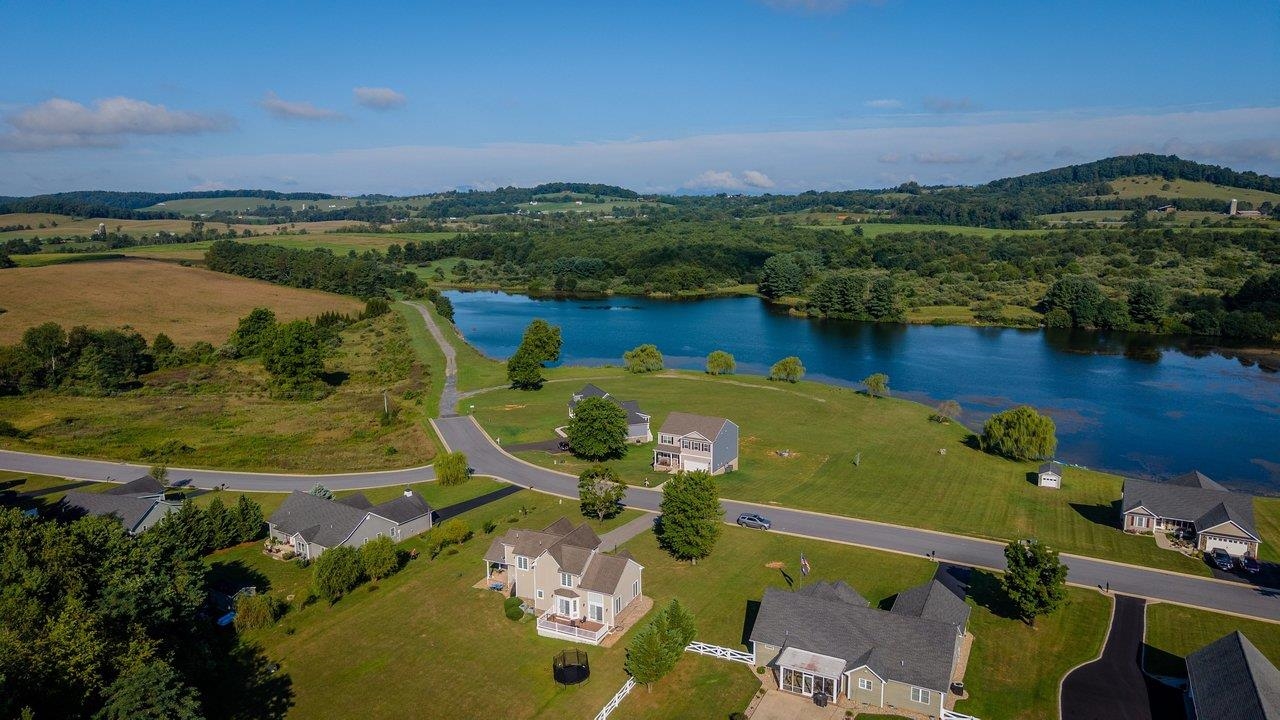 115 WATERFRONT DR