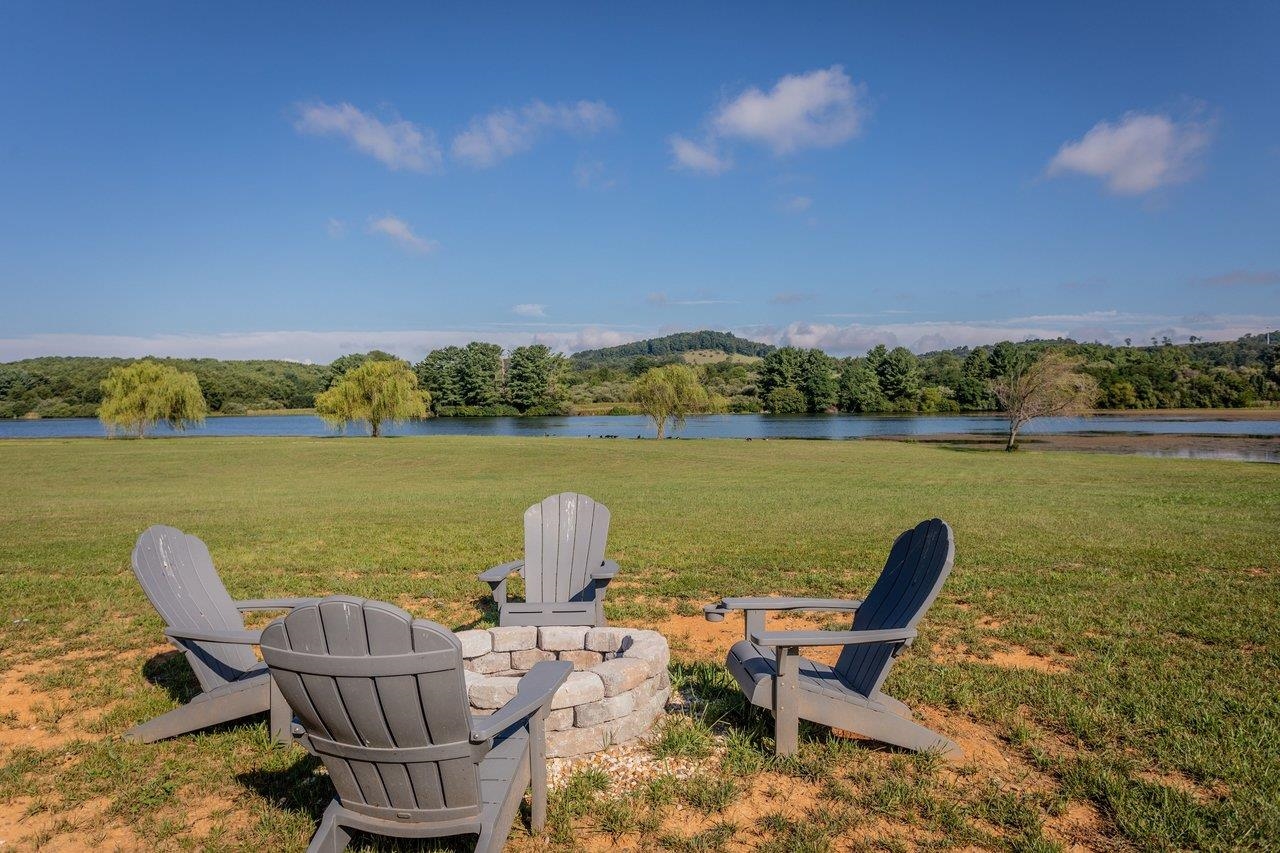 115 WATERFRONT DR