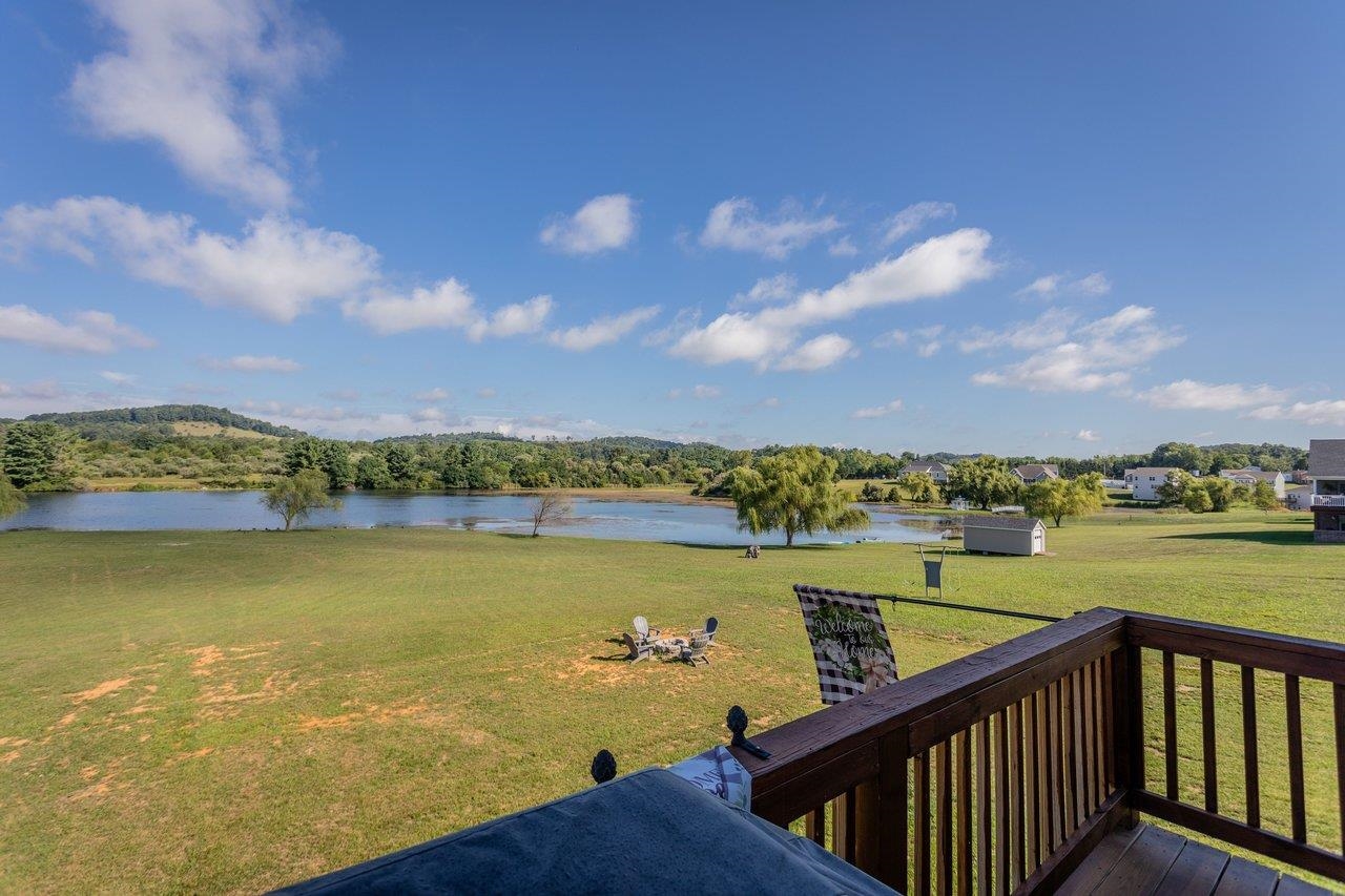 115 WATERFRONT DR
