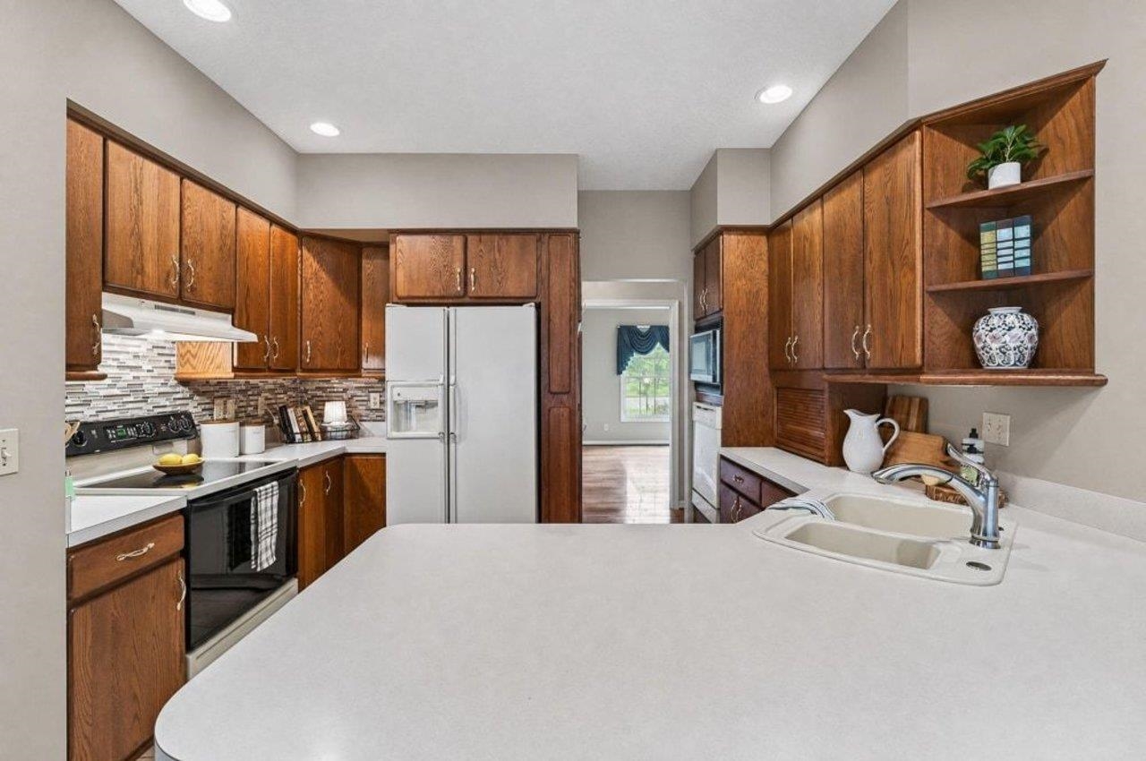3267 MESINETTO CREEK DR