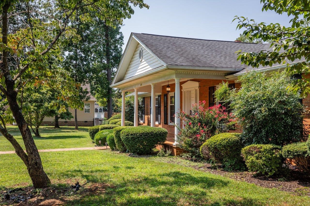 207 CIRCLE VIEW RD