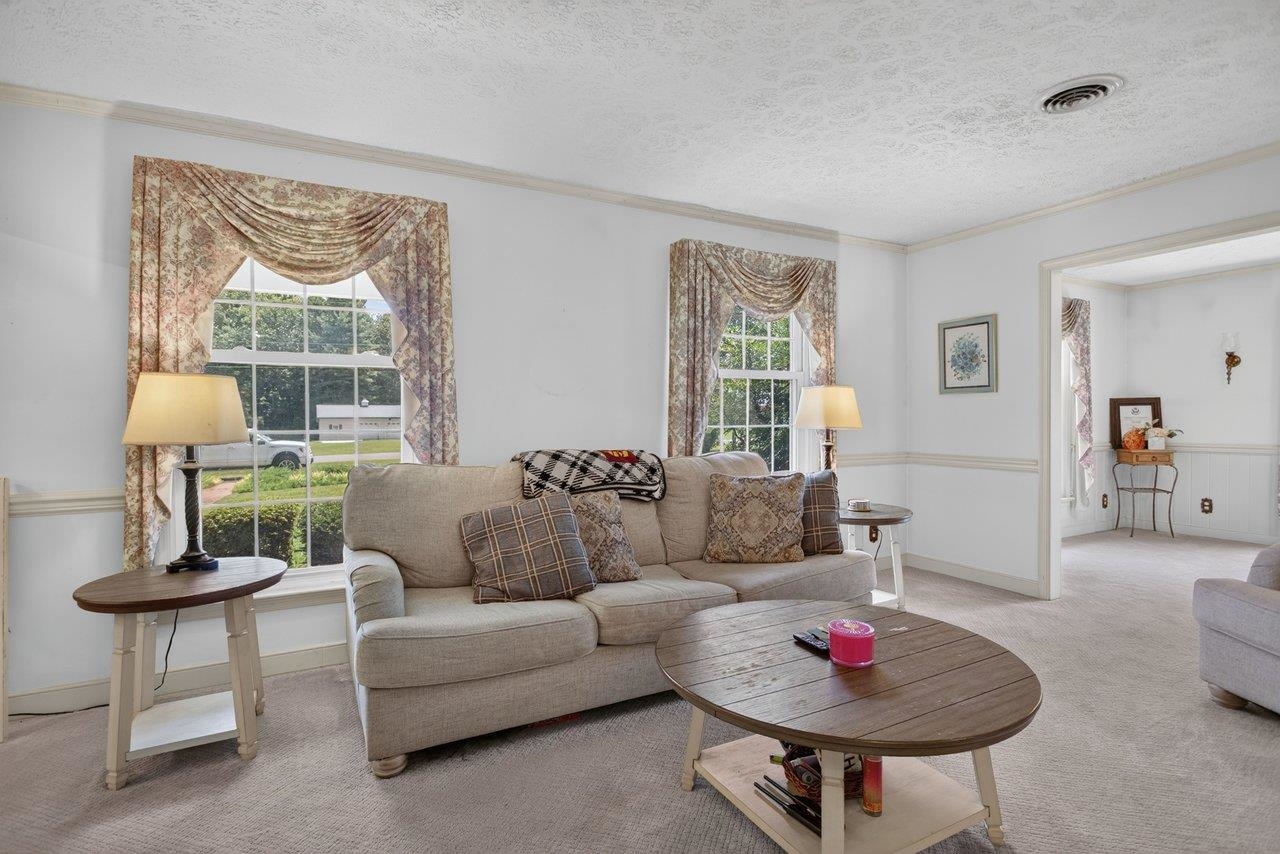 207 CIRCLE VIEW RD