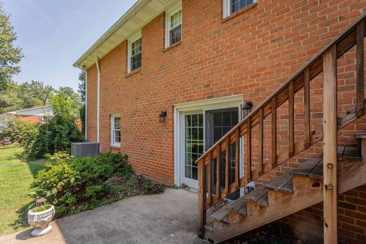 207 CIRCLE VIEW RD
