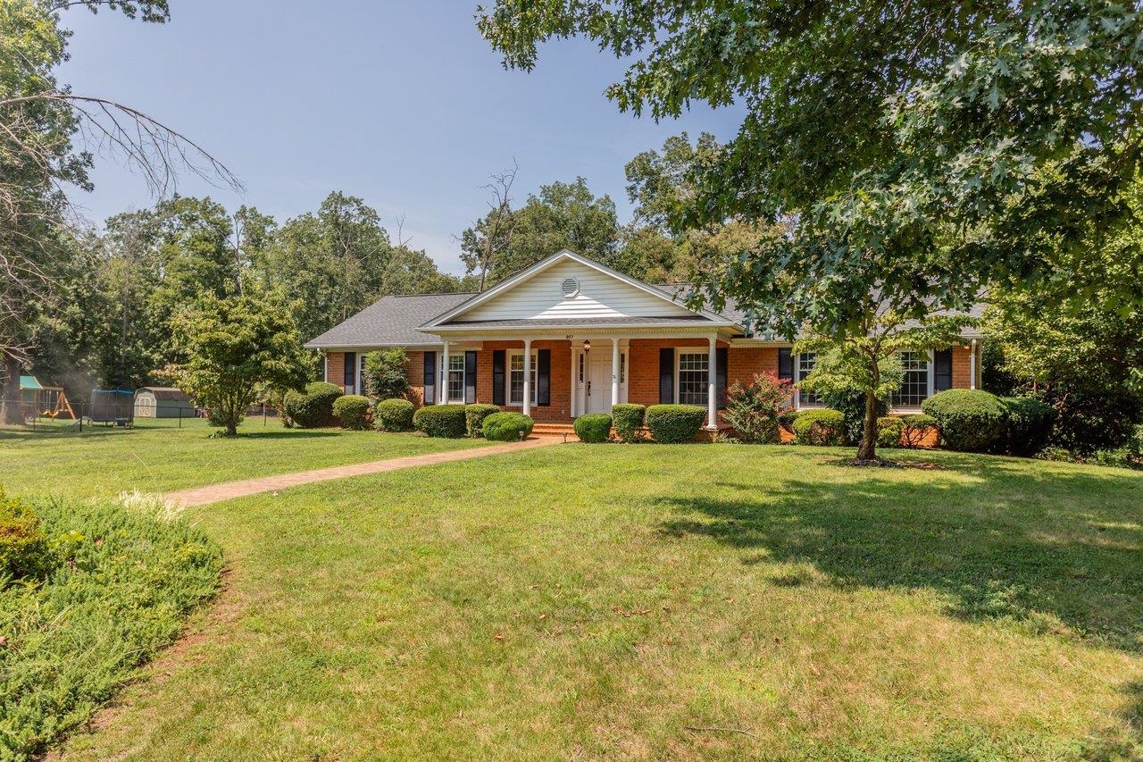 207 CIRCLE VIEW RD