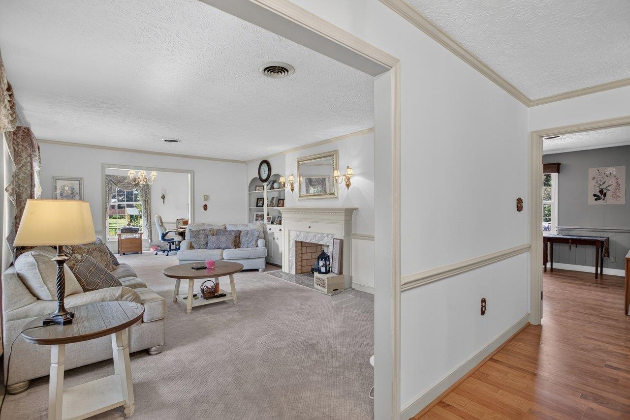 207 CIRCLE VIEW RD