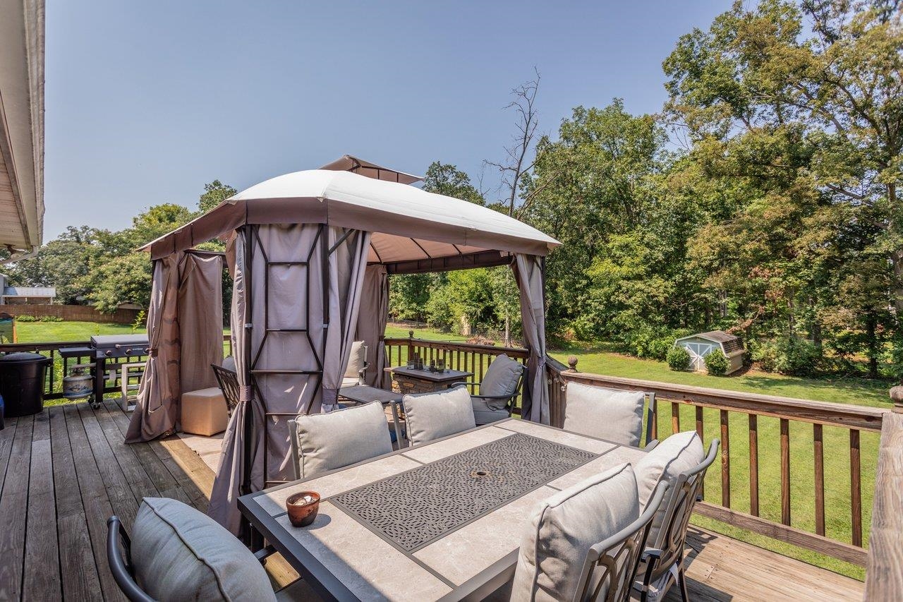 207 CIRCLE VIEW RD