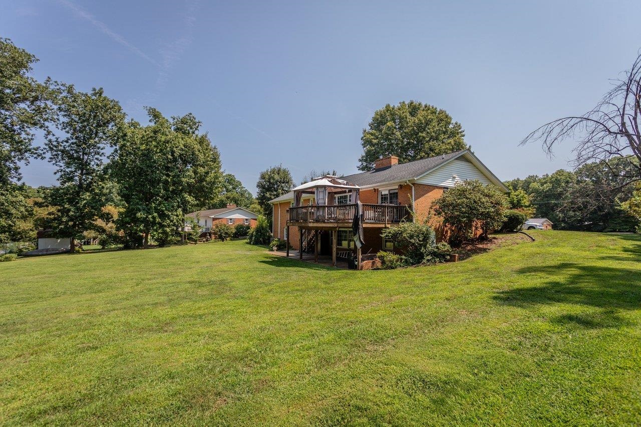 207 CIRCLE VIEW RD