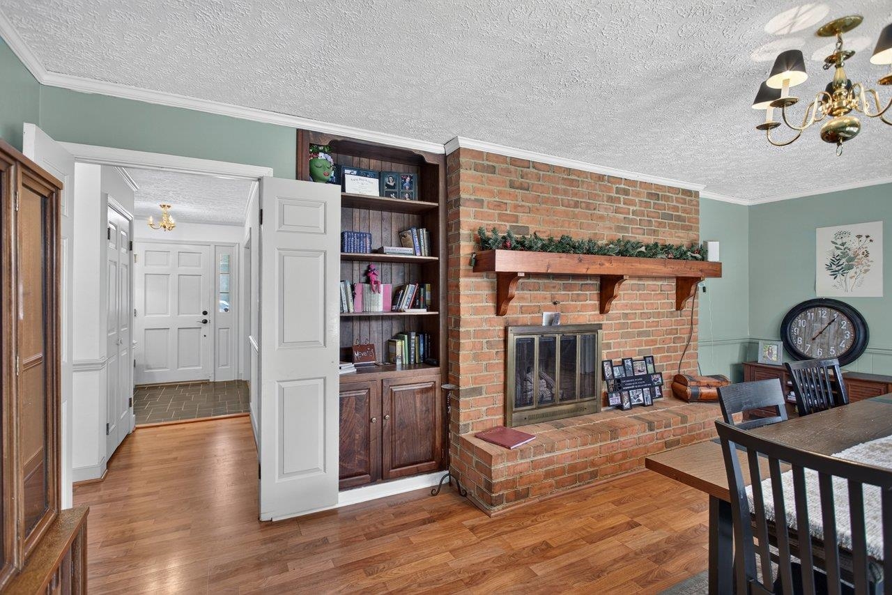 207 CIRCLE VIEW RD