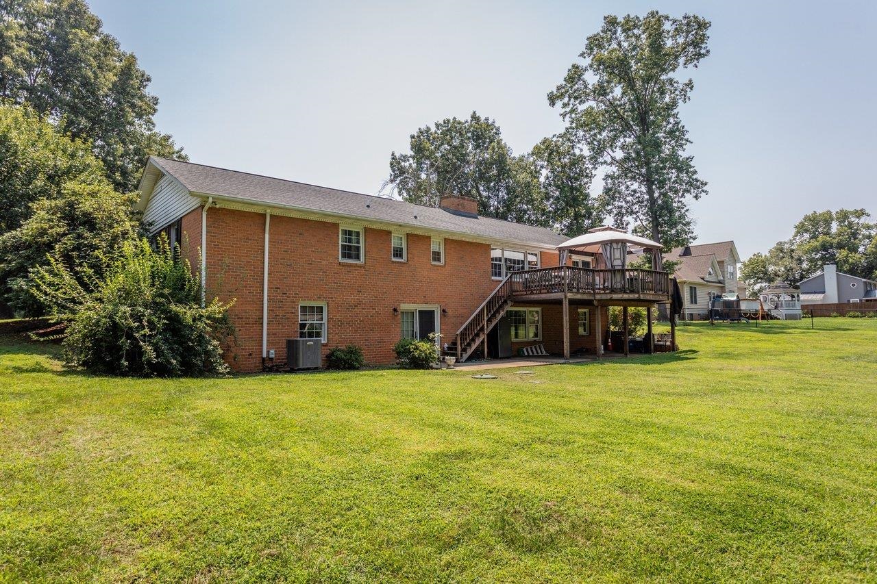 207 CIRCLE VIEW RD