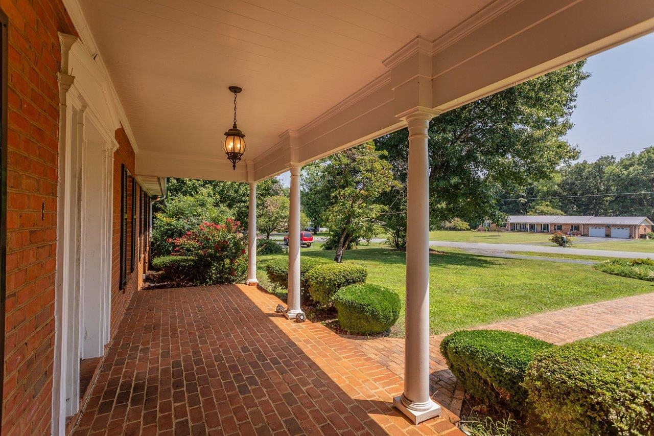 207 CIRCLE VIEW RD