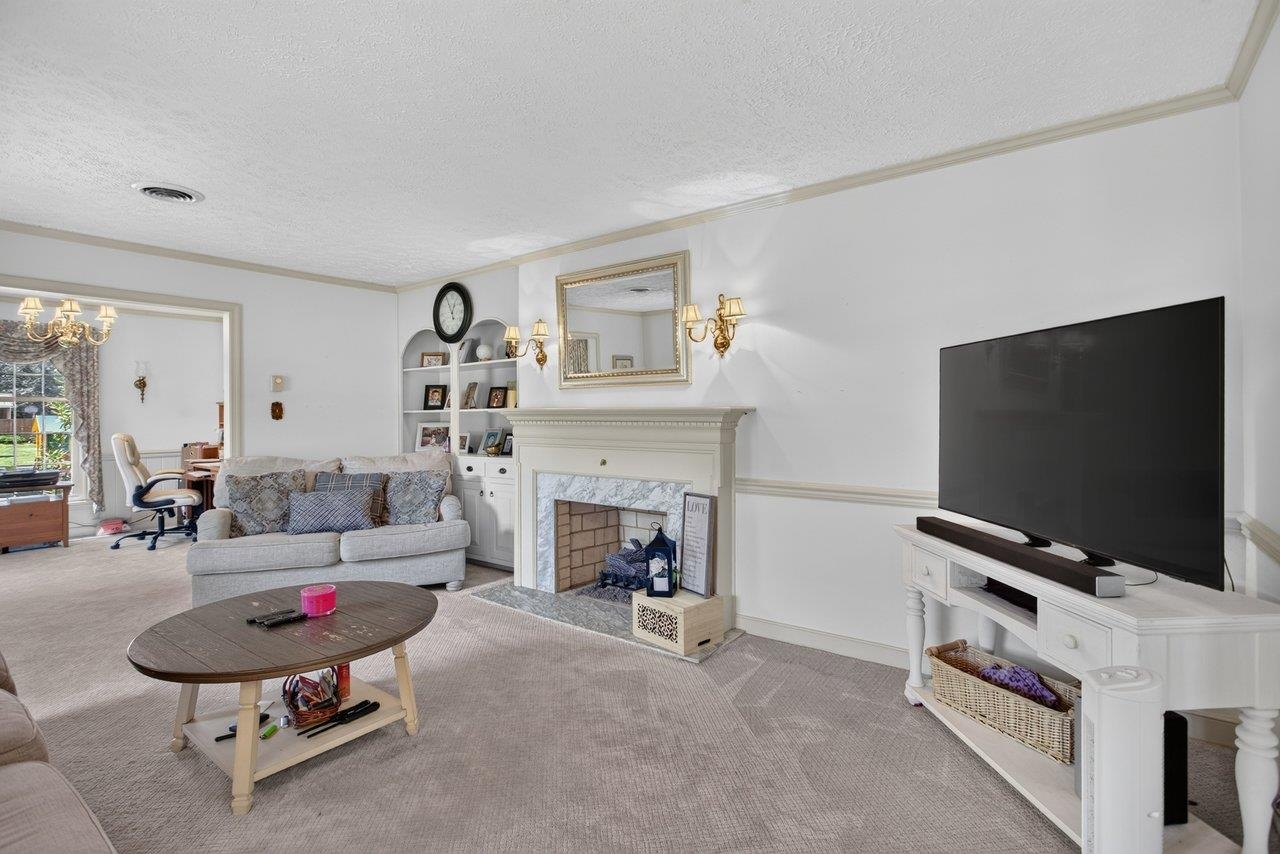 207 CIRCLE VIEW RD