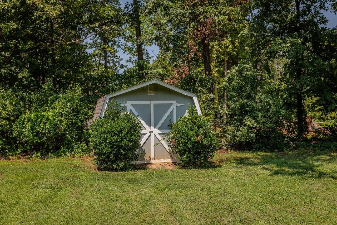 207 CIRCLE VIEW RD