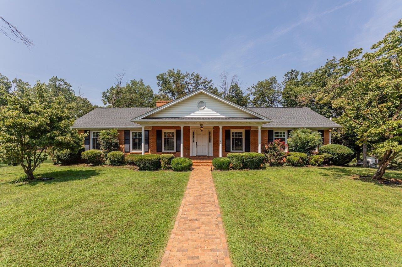 207 CIRCLE VIEW RD
