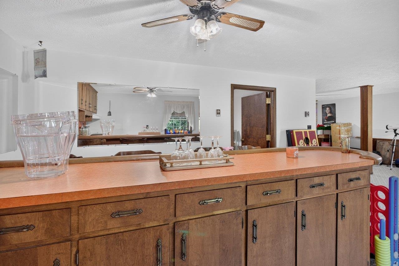 207 CIRCLE VIEW RD