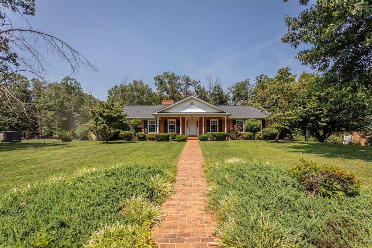 207 CIRCLE VIEW RD