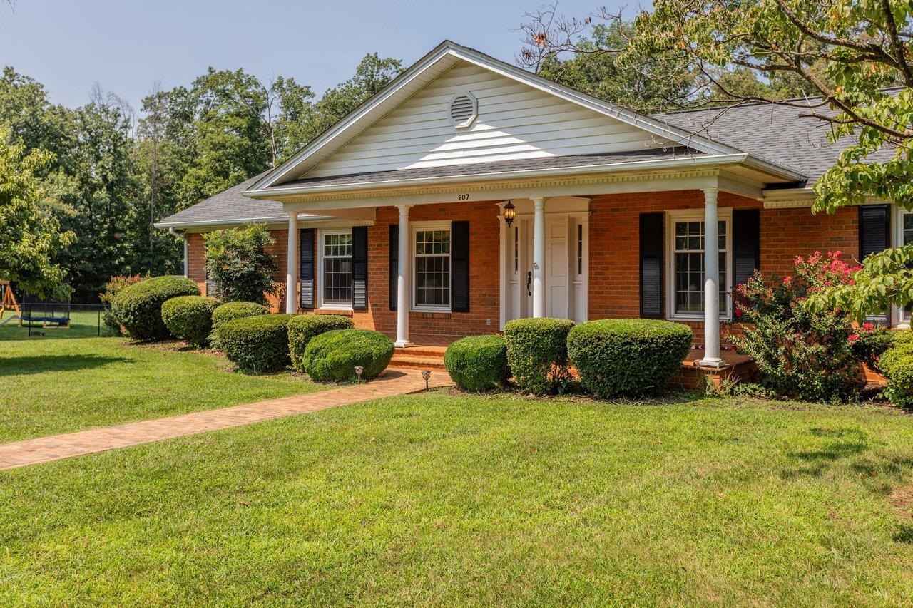 207 CIRCLE VIEW RD