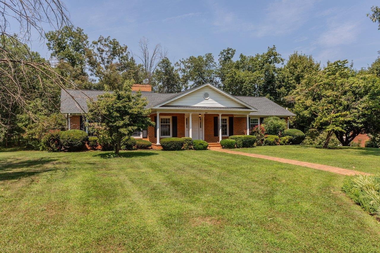 207 CIRCLE VIEW RD