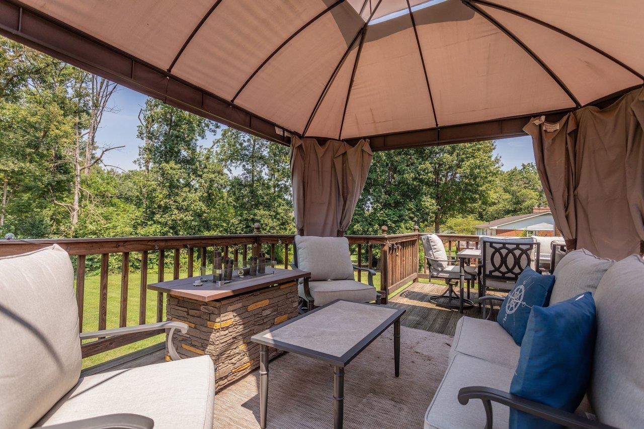 207 CIRCLE VIEW RD