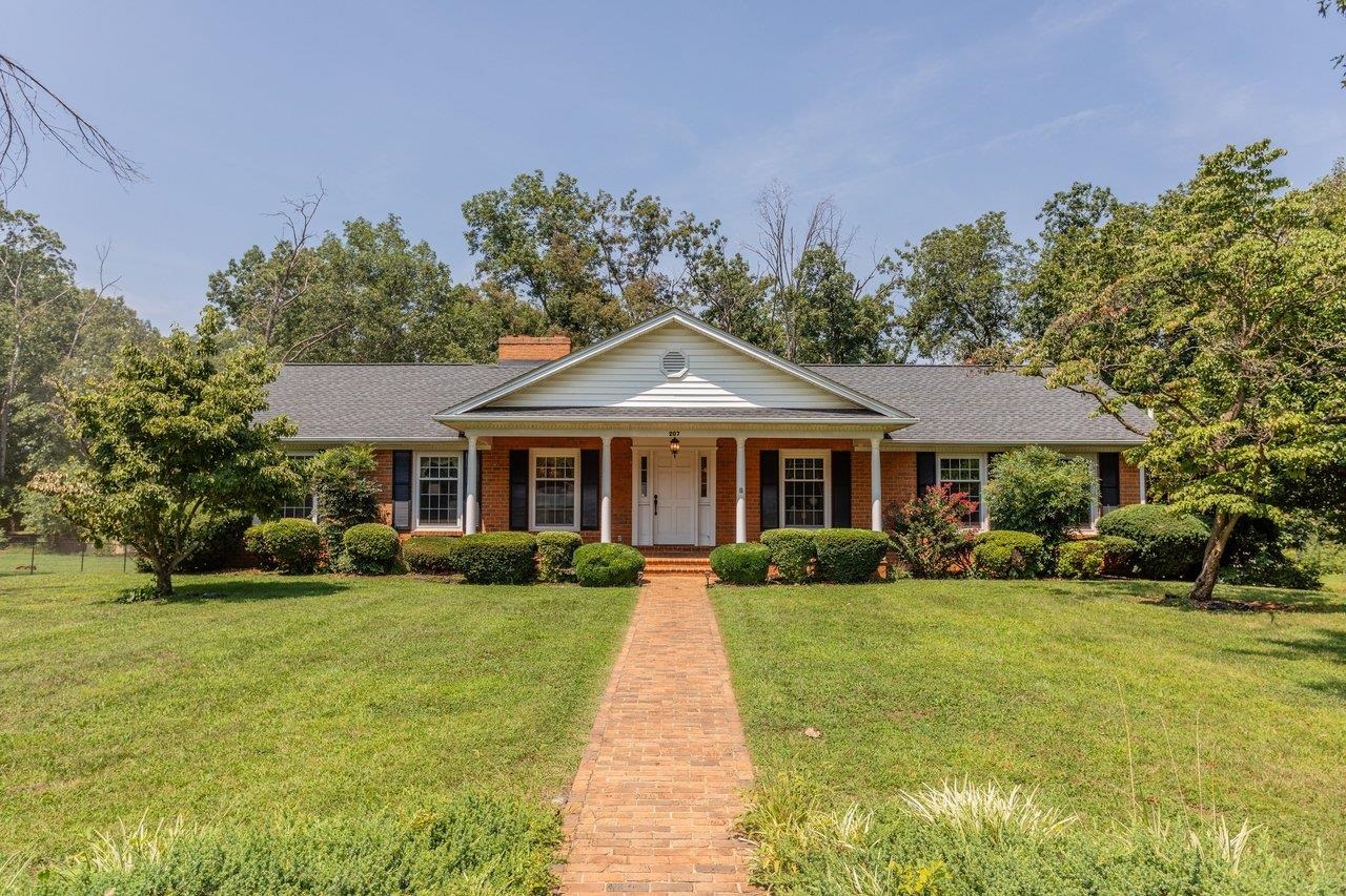207 CIRCLE VIEW RD