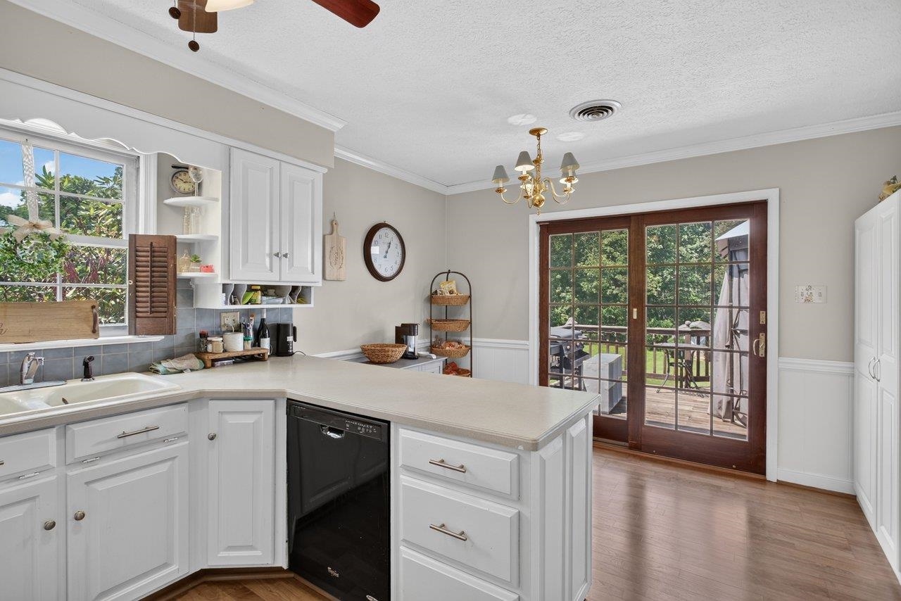 207 CIRCLE VIEW RD