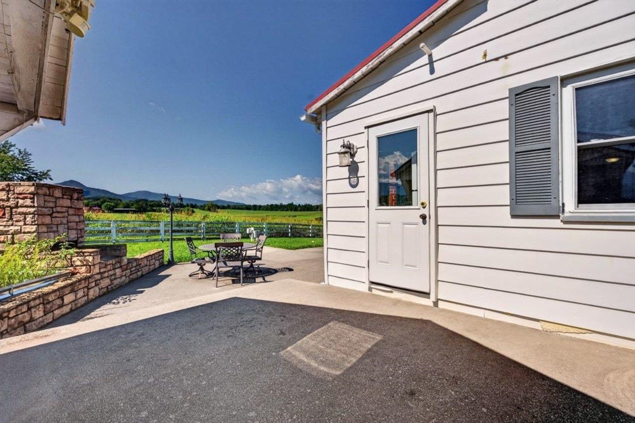 467 VISTA VIEW RD
