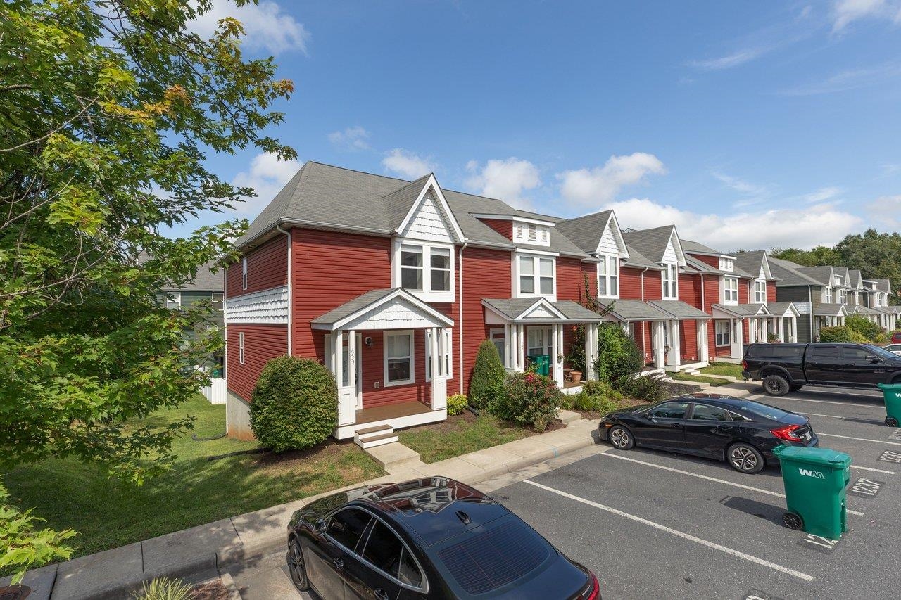 1233 FROST PL