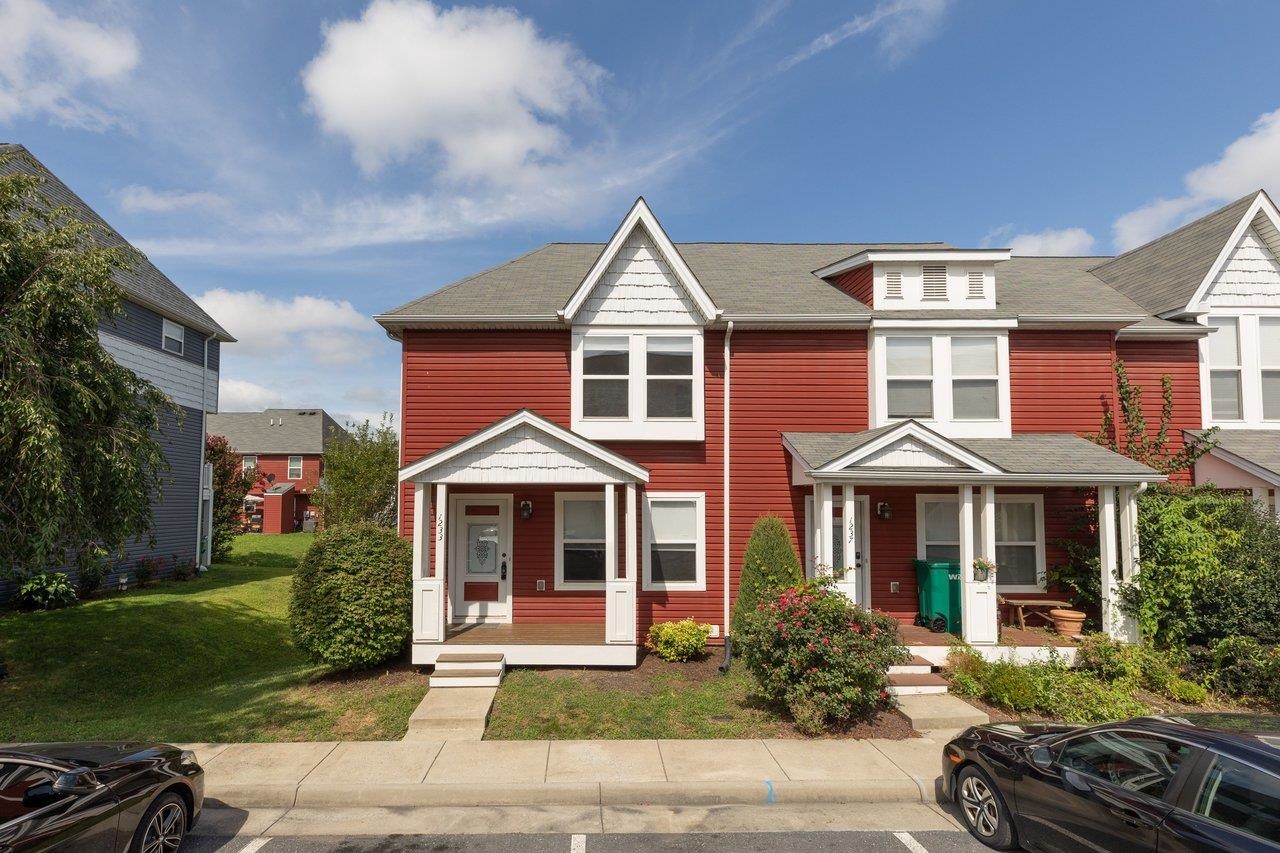 1233 FROST PL