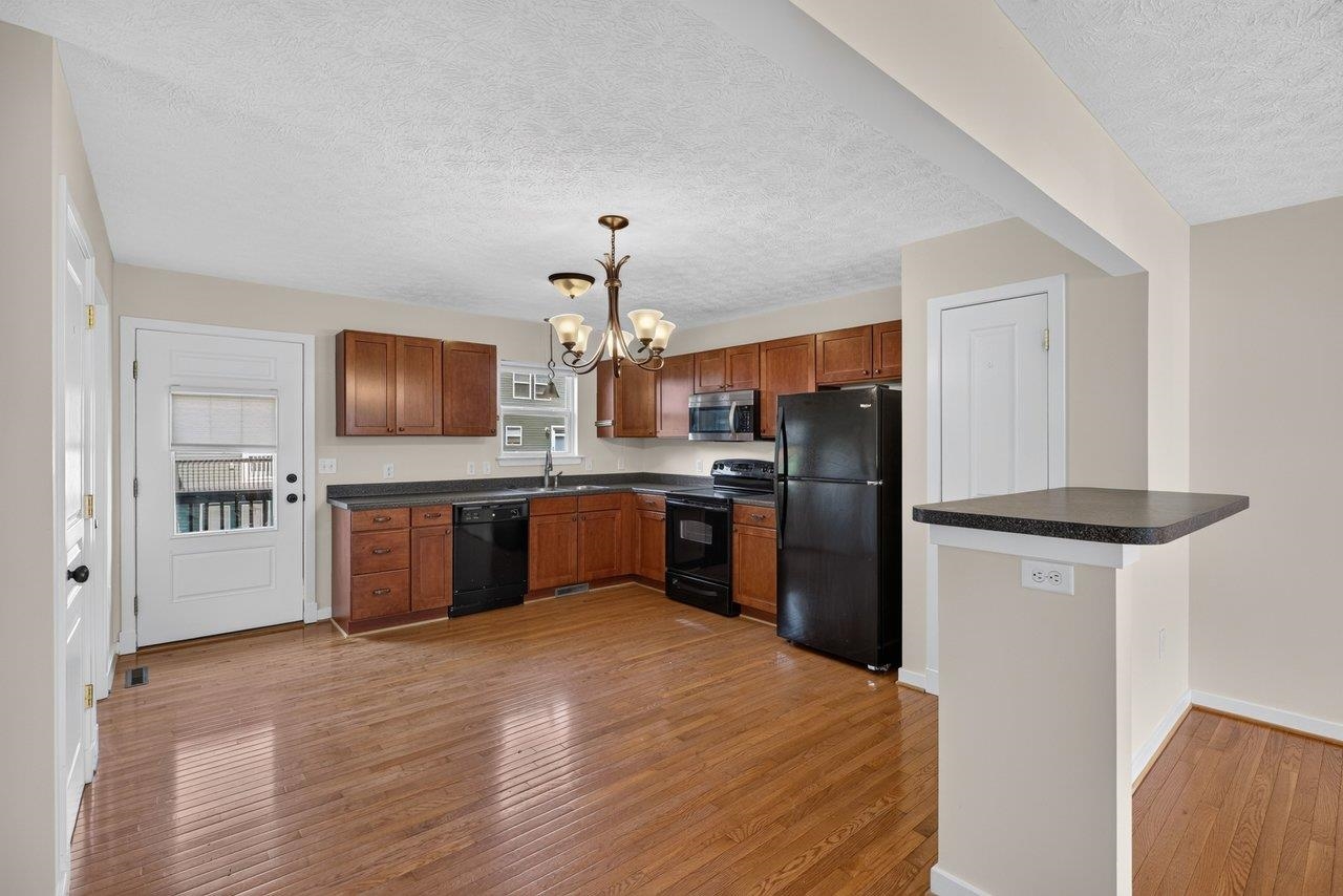 1233 FROST PL