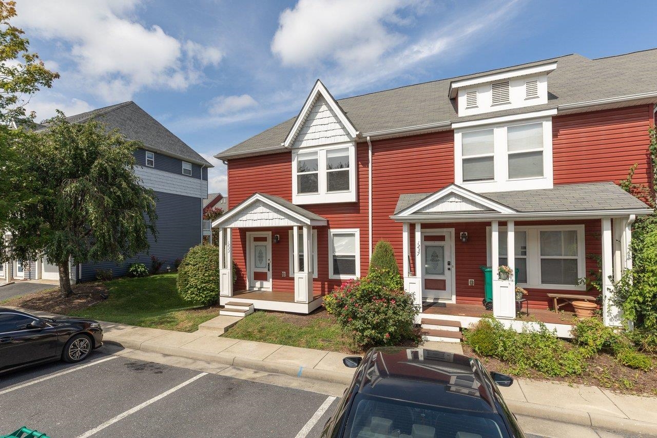 1233 FROST PL