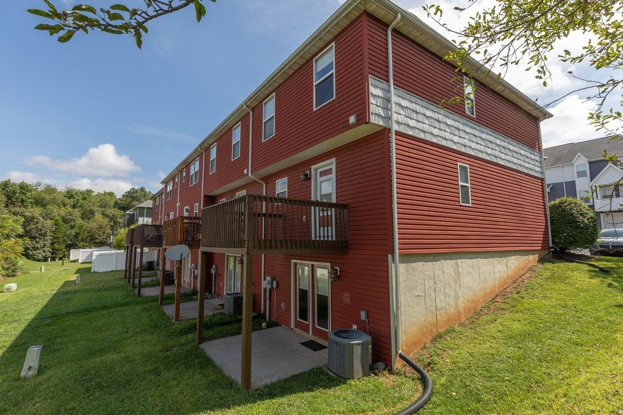 1233 FROST PL