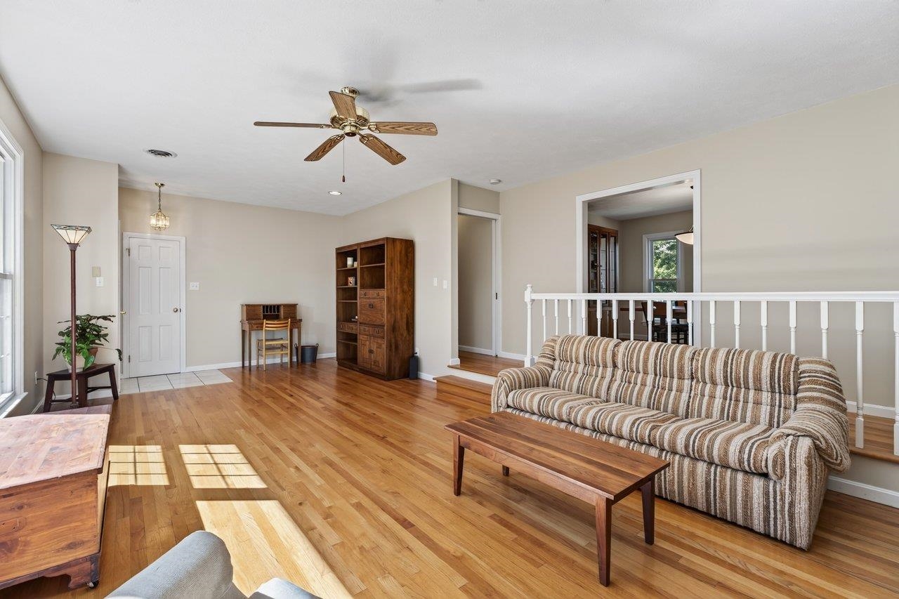 1222 WOODCREST CIR