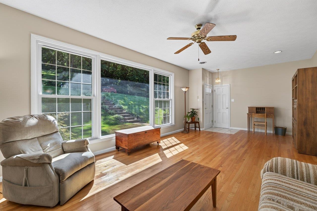 1222 WOODCREST CIR