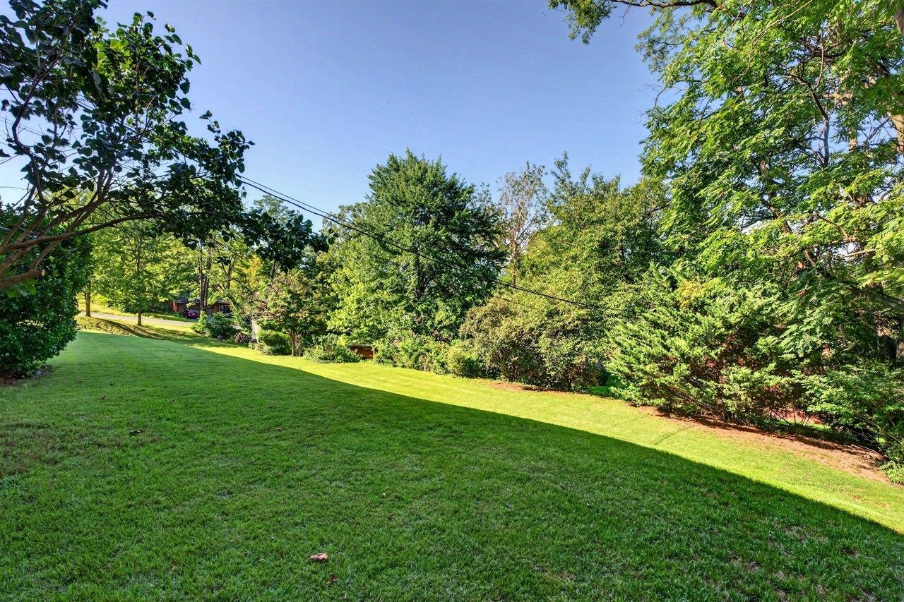1222 WOODCREST CIR