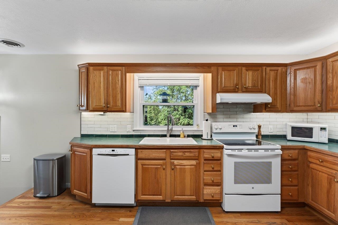 1222 WOODCREST CIR