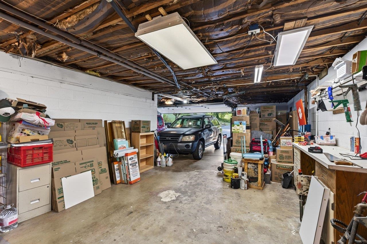 1222 WOODCREST CIR