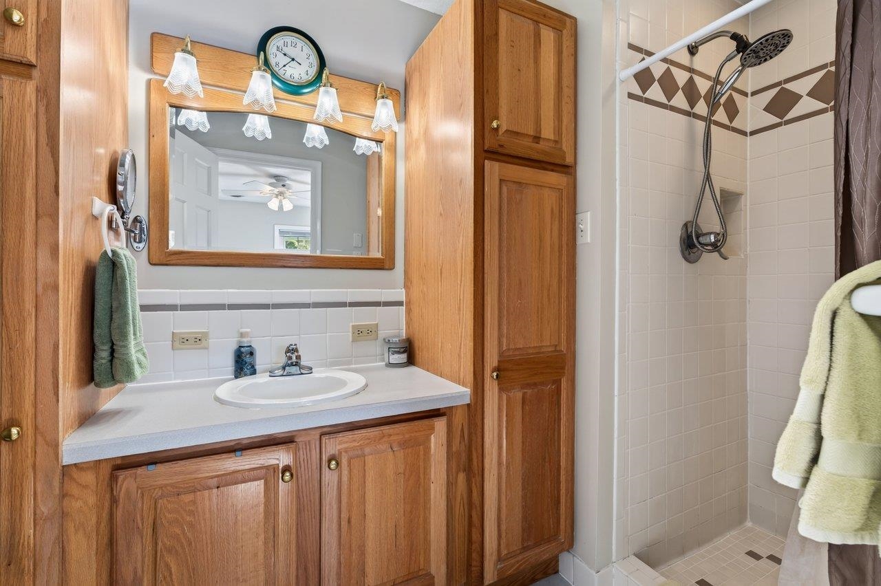 1222 WOODCREST CIR