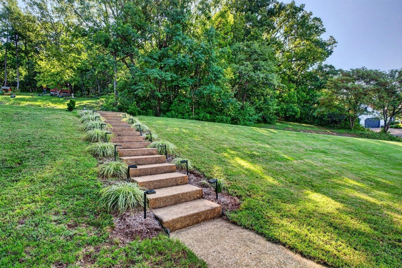1222 WOODCREST CIR