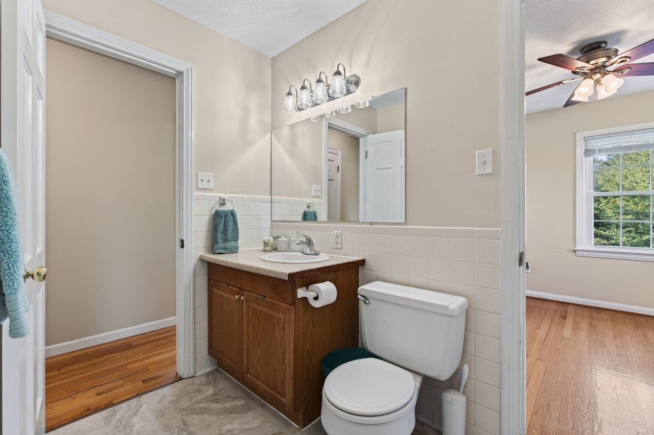 1222 WOODCREST CIR