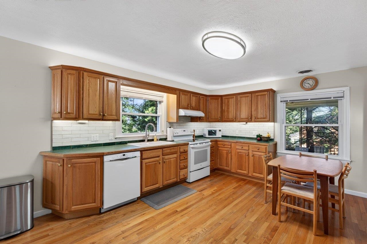 1222 WOODCREST CIR