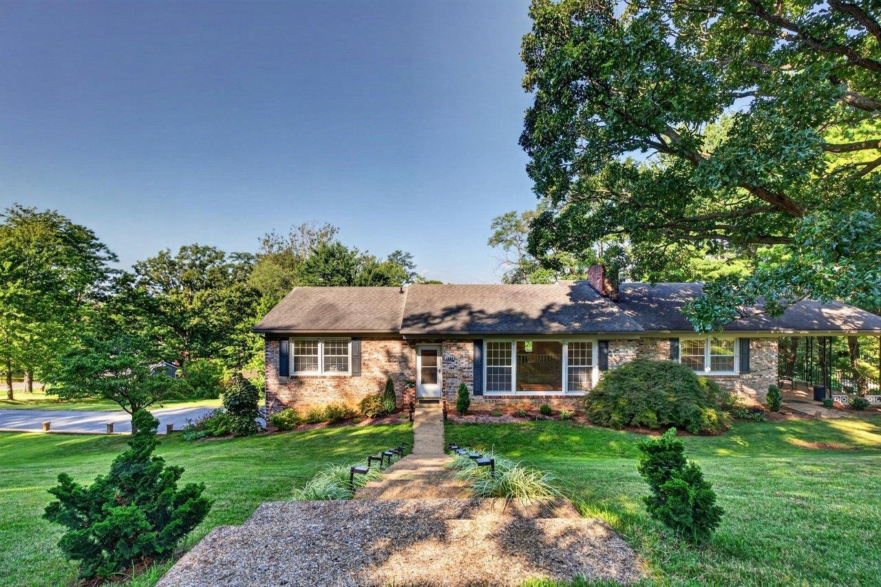 1222 WOODCREST CIR