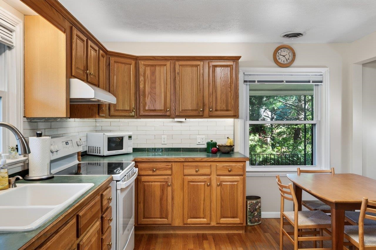 1222 WOODCREST CIR